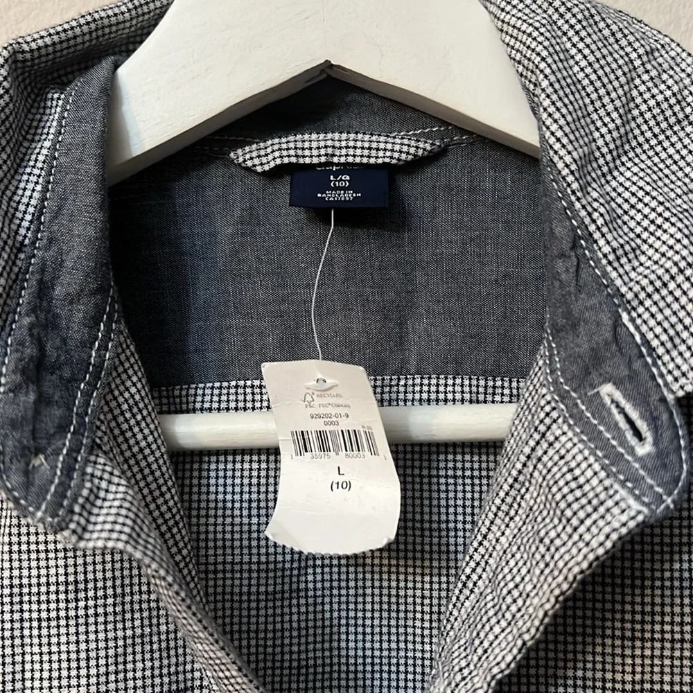Gap shirt bottom down size 10 boys